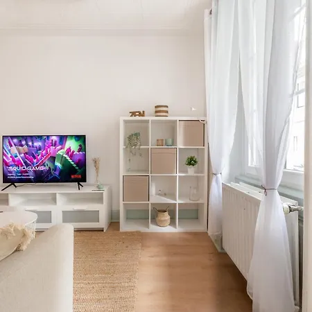 Travel Homes - Le Carls: Agreable, Mignon, Moderne Apartment *