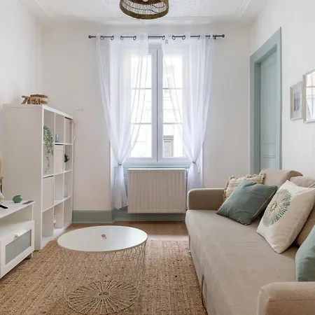 Travel Homes - Le Carls: Agreable, Mignon, Moderne Apartment *
