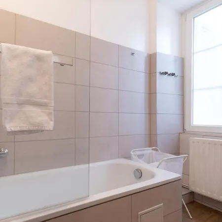 Travel Homes - Le Carls: Agreable, Mignon, Moderne Apartment *
